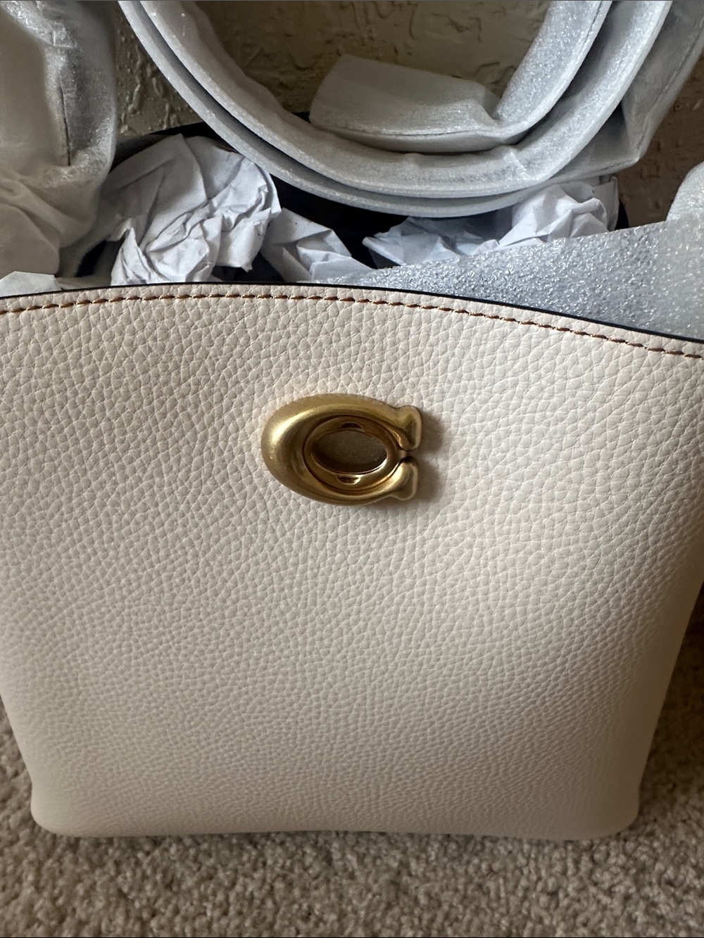 NWT Willow Bucket Bag in the color Chalk! - Picture 3 of 9